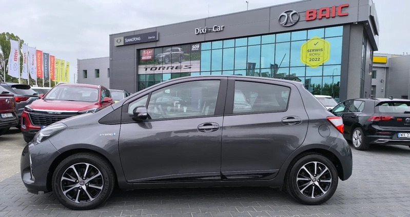 Toyota Yaris cena 61900 przebieg: 68000, rok produkcji 2018 z Gołańcz małe 277